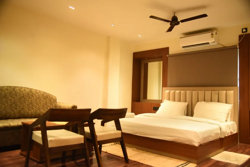 Hotel Yashoda International - Image 1