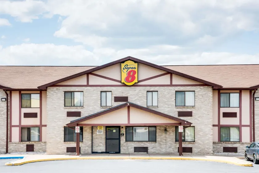 Super 8 by Wyndham Allentown Kutztown Area - Image 1