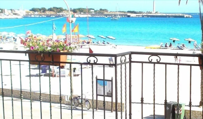 Hotel Riviera - Image 1