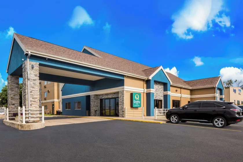 Quality Inn Des Moines North - Image 1
