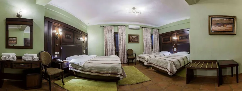 Dellas Boutique Hotel - Image 1