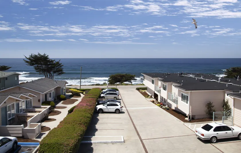 Cambria Landing Inn and Suites - Image 1