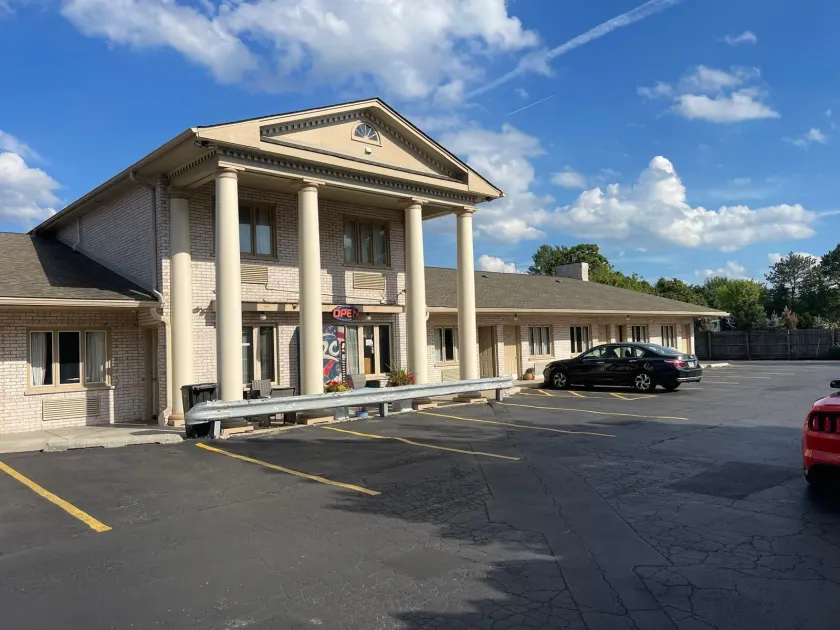 D-Lux Budget Inn Lemont - Image 1