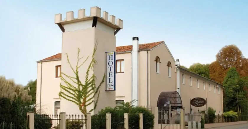 Hotel Al Barco - Image 1