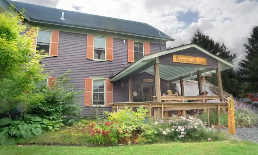 RoosterComb Inn - Image 1