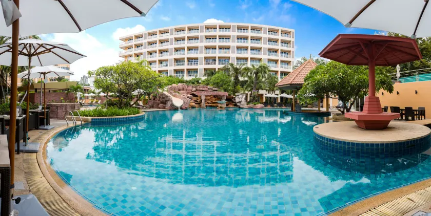 Nova Platinum Hotel - Image 1