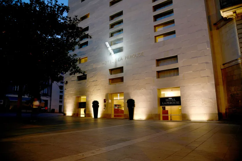 Hôtel La Pérouse - Image 1