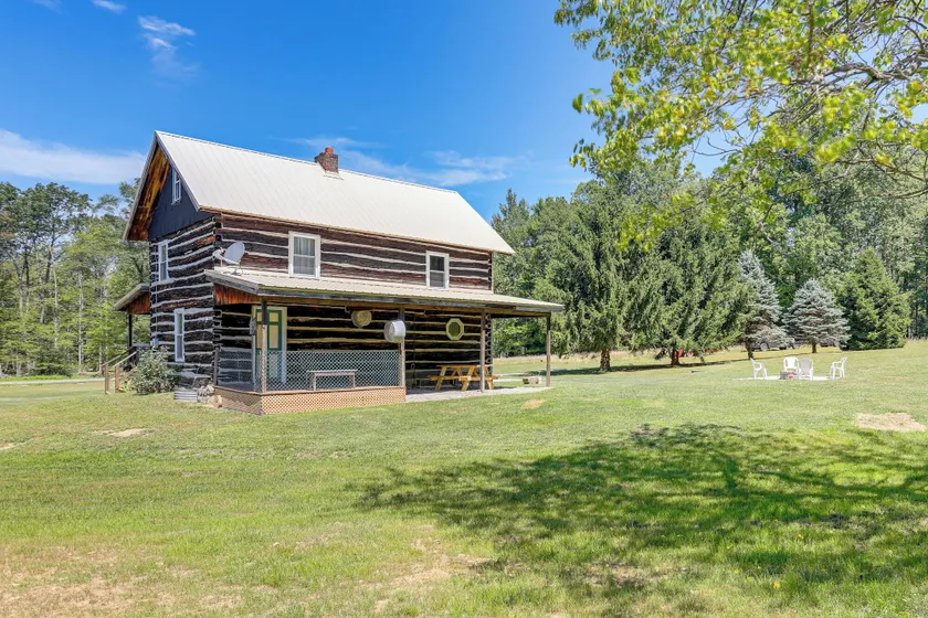 5 Mi to State Parks: Penfield Cabin w/ Fire Pit! - Image 1