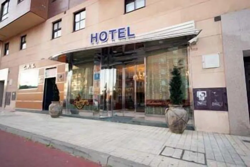 Hotel Confort BRASEROS - Image 1