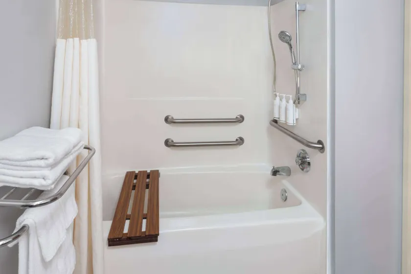 Microtel Inn by Wyndham Janesville - Image 1
