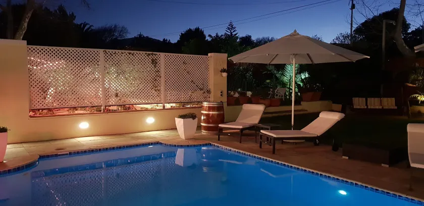 Charming fully fitted double storey Cottage near Constantia Village - Image 1