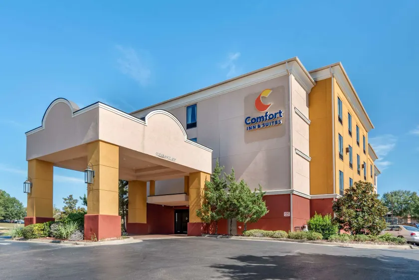 Comfort Inn & Suites Clinton - Jackson West - Image 1