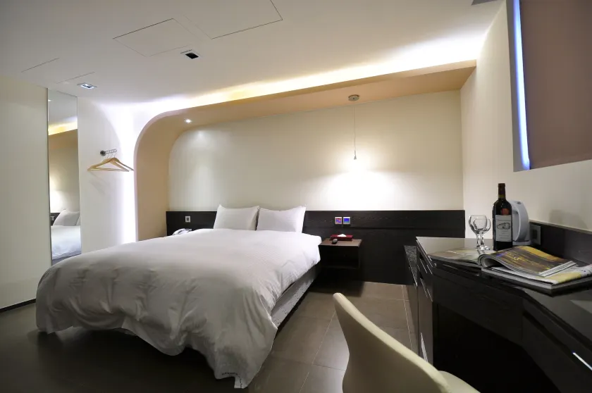 Hotel 20 Alley - Image 1