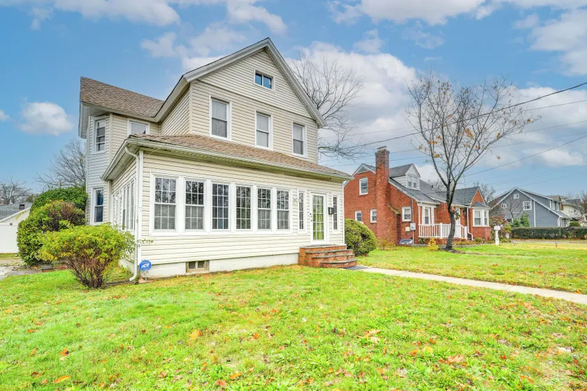 Charming Long Island Home w/ Fenced Yard! - Interior