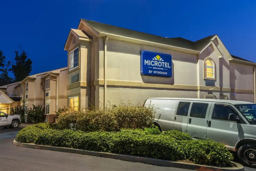 Microtel Inn & Suites by Wyndham Auburn - Image 1