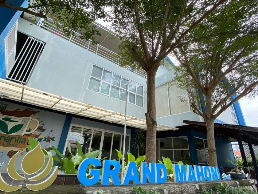 Grand Mahoni Hotel - Image 1