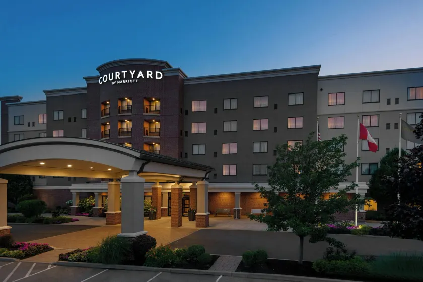 Courtyard by Marriott Buffalo Airport - Image 1
