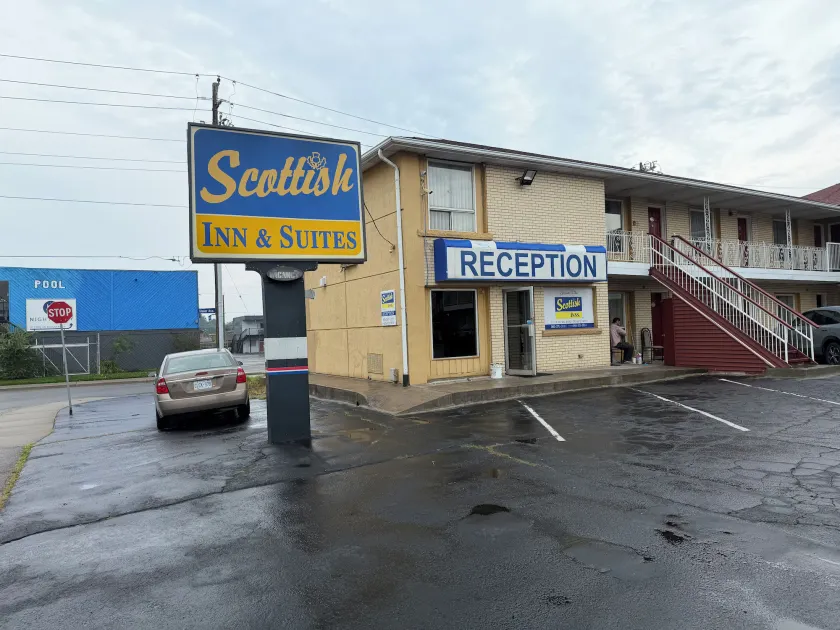 Scottish Inn Near the Falls and Casino - Image 1