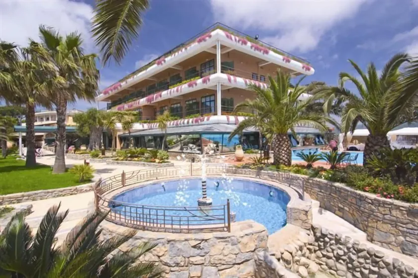 Hotel Gli Dei - Image 1