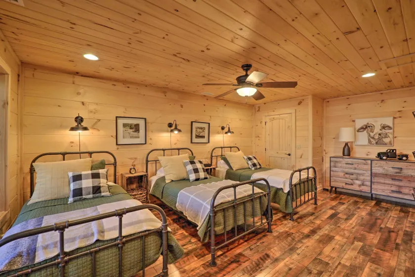 12 Mi to Sugar Mtn! Group Getaway w/ 2 Decks - Interiør