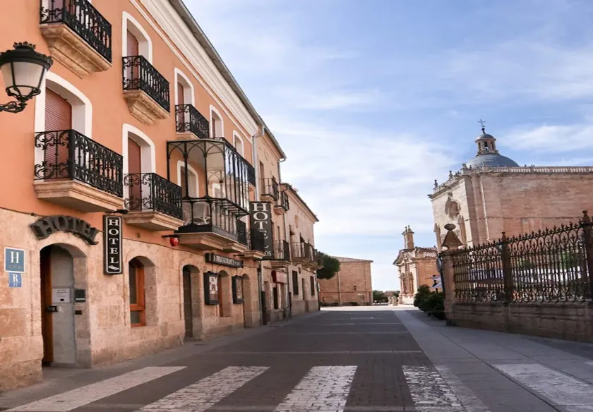 Hotel Arcos Catedral - Image 1