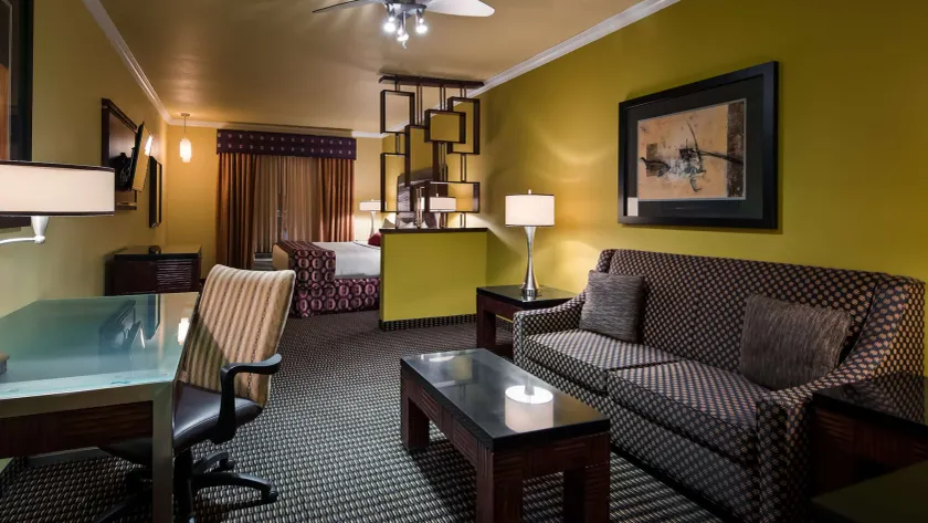 Best Western Plus Christopher Inn & Suites - Image 1