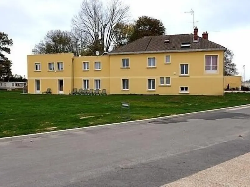 LOGIS - Hôtel & Restaurant le Grand Terre - Image 1