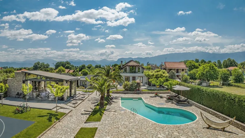 Vintage Suites Trikala - Image 1