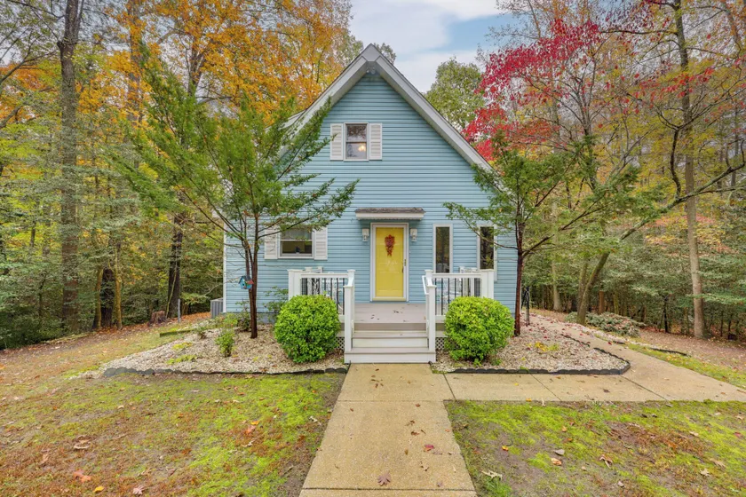 Lake Access, Tranquil Acreage: Farnham Cottage - Image 1