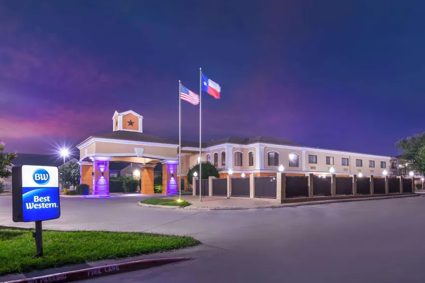 Best Western Inn & Suites New Braunfels - Image 1