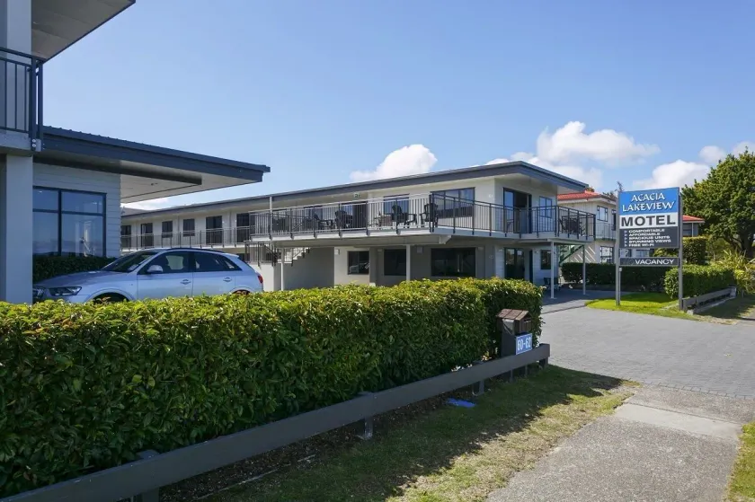 Acacia Lake View Motel - Image 1