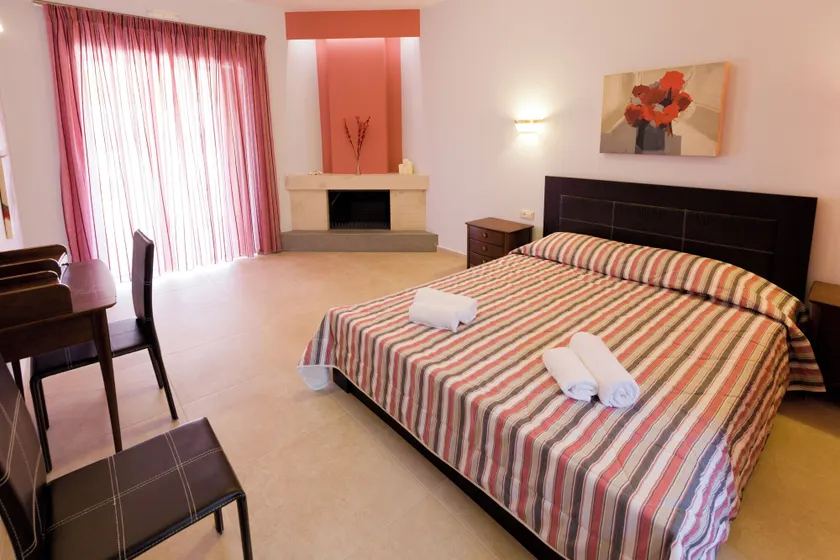 Aenaon Rooms - Image 1