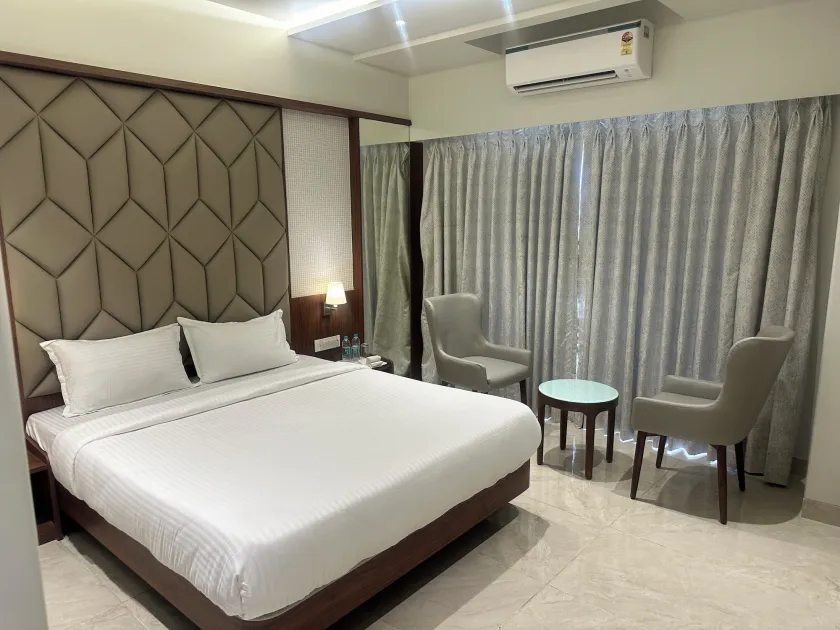 Hotel The West Coast - Image 1