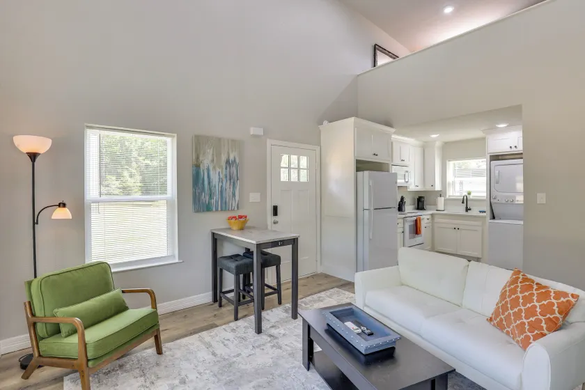 Stylish Tiny Home: 6 Mi to Gladewater Antiquing! - Image 1