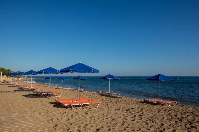 Ionion Beach Apartment Hotel & Spa - Image 1