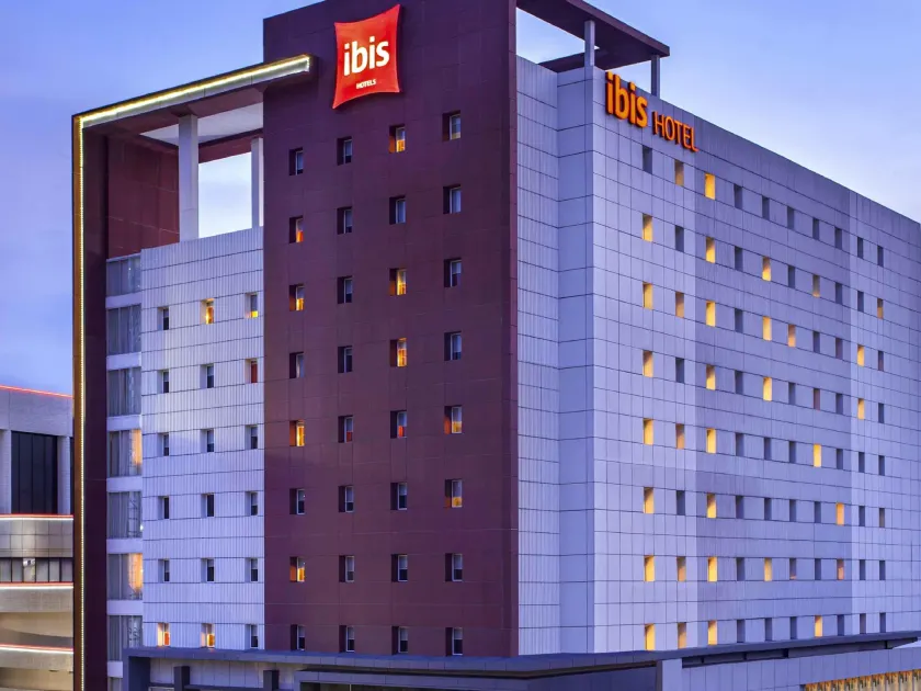 Ibis Surabaya City Center - Image 1