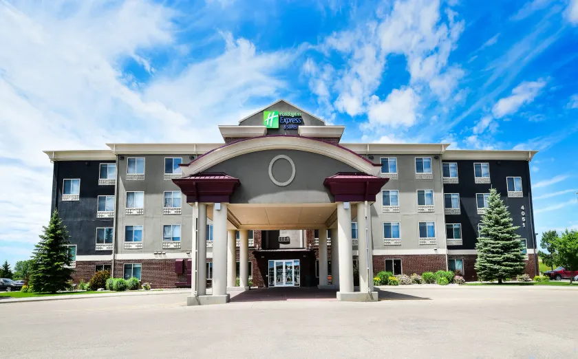 Holiday Inn Express Hotel & Suites Grand Forks by IHG - Image 1