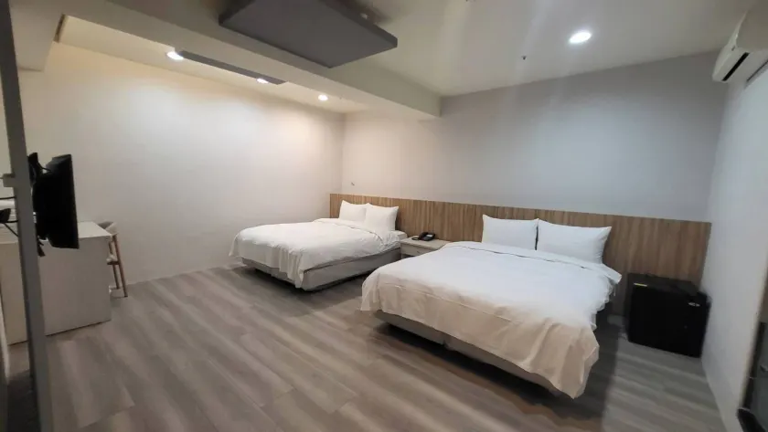Xingyi Hotel - Image 1