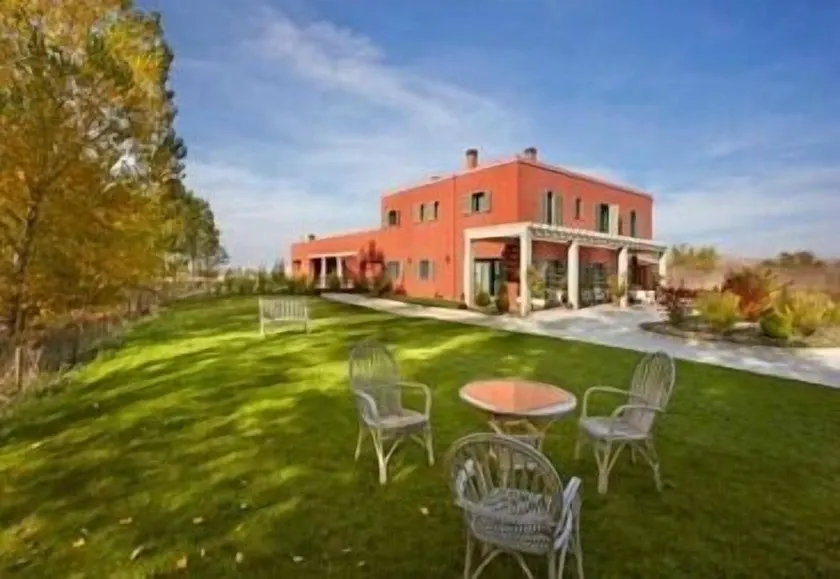 Hotel Santa Coloma del Camino - Image 1