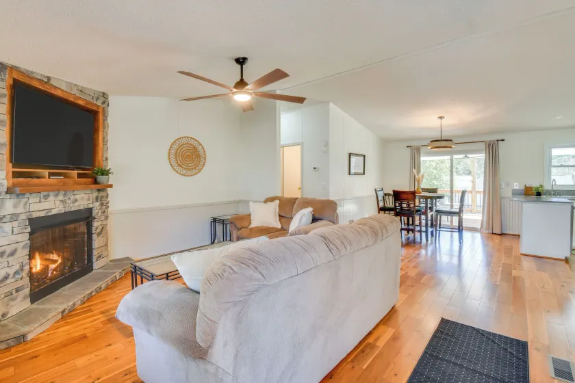 Home w/ Lake Keowee Access: Sleeps 7, Coffee Bar - Image 1