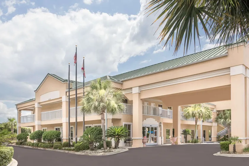 Baymont by Wyndham Crestview - Image 1