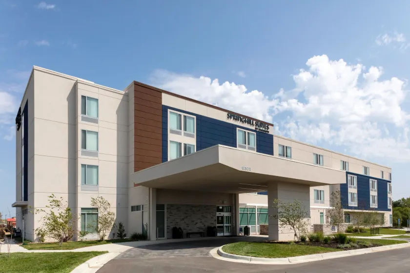 SpringHill Suites Kansas City Airport - Image 1