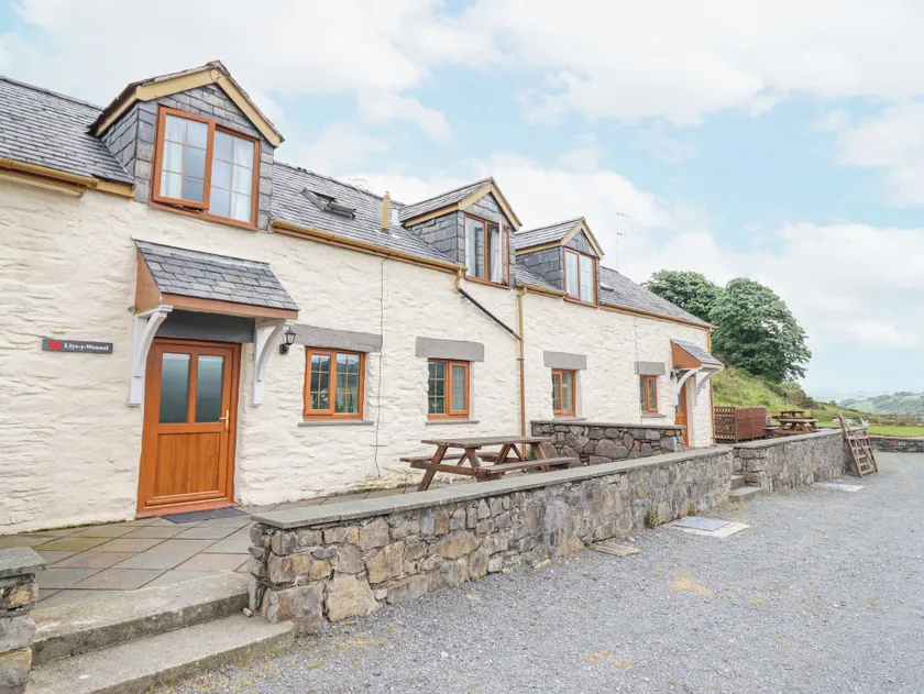 Llys-y-wennol - Image 1