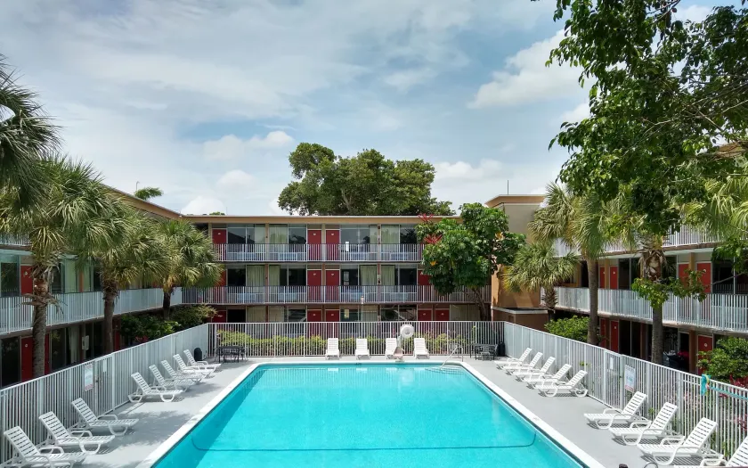 Red Carpet Inn Airport Fort Lauderdale - Image 1
