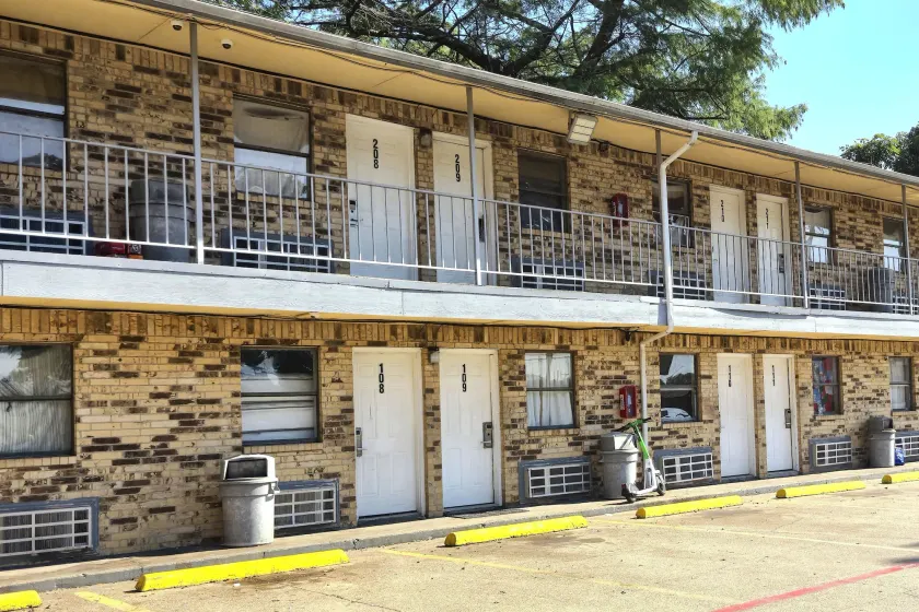 Mi Amor Inn & Suites by Hotel O Dallas Tx Hwy 352 - Image 1