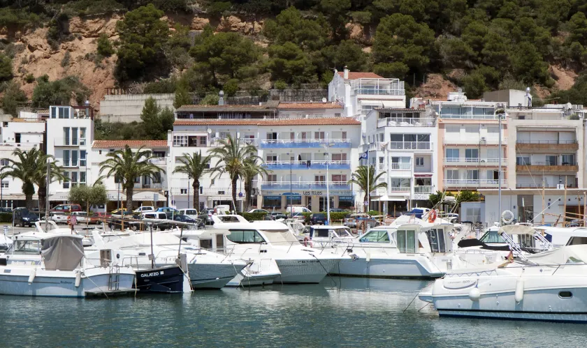 Hotel & Diving Les Illes - Image 1