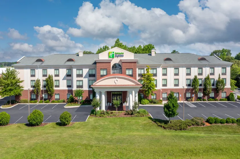 Holiday Inn Express - Tullahoma by IHG - Image 1