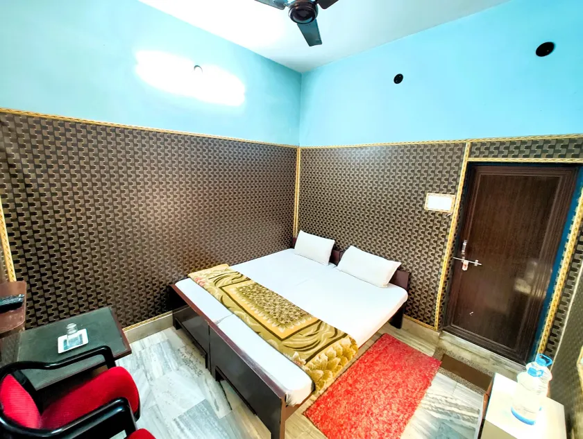 Goroomgo Teerth Guest House Near Kashi Vishwanath Temple Varanasi - Image 1