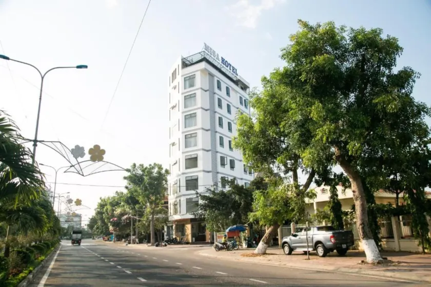 Misa Hotel - 100m to Beach - Image 1