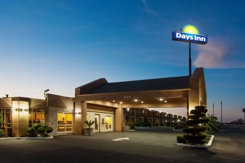 Days Inn by Wyndham Chowchilla Gateway to Yosemite - Image 1